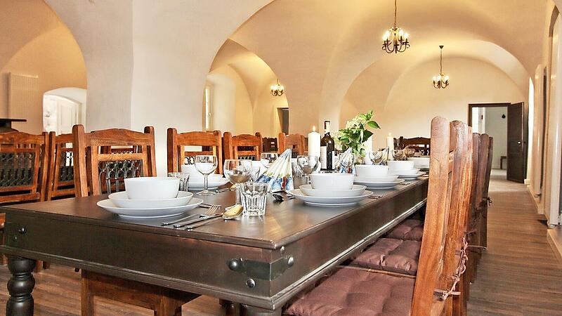 Im Rittersaal des Schlossgut Franken findet 2025 das beliebte Biertasting der Tourismusregion Obermain. Jura erstmals statt.