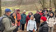 Wanderungen und Führungen durften auch während der Pandemie stattfinden, hier Teilnehmer der Tour zur Altenburg im März 2023.