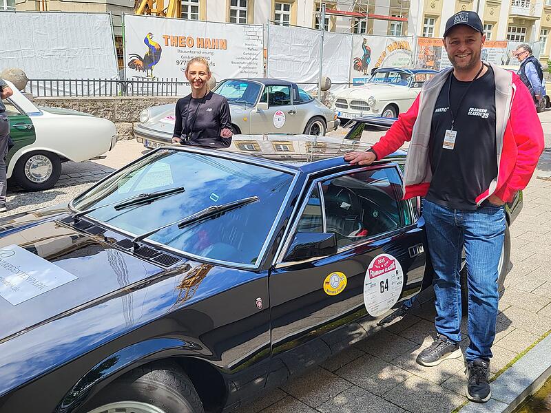 Nico Rothschedl und Nicole Felser aus W&uuml;rzburg mit ihrem DeTomaso Pantera, Baujahr 1971