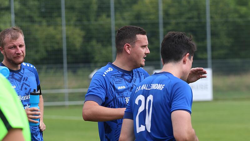Trainer der DJK Hallerndorf Sebastian Ruschig Trainer der DJK Hallerndorf Sebastian Ruschig bei einem Spiel.