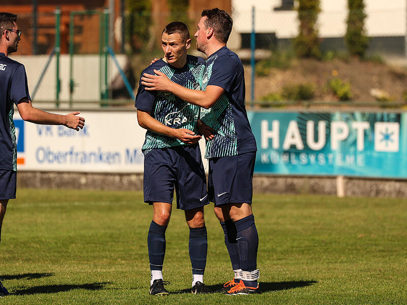 Jannik Thiel (links) und der TSV Steinberg stehen nach acht Kreisliga-Spieltagen auf Rang 9. Jannik Thiel (links) und der TSV Steinberg stehen nach acht Kreisliga-Spieltagen auf Rang 9.