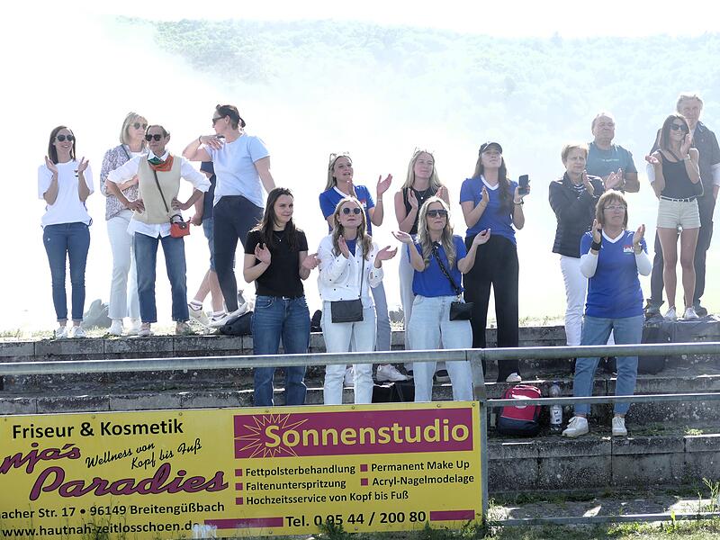 Der TSV Burgebrach bejubelt den Meistertitel in der Bezirksliga Oberfranken West nach dem 2:1 in Kemmern.TSV Burgebrach: Meister Bezirksliga West 2024/25 Der TSV Burgebrach bejubelt den Meistertitel in der Bezirksliga Oberfranken West nach dem 2:1 in Kemmern.