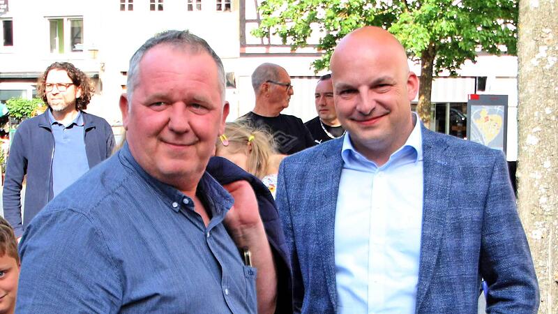 Zum ersten Mal begegneten sich Stéphane Perrin, der Bürgermeister von Stenay (links) und sein Münnerstädter Amtskollege Michael Kastl (rechts) im Jahr 2022. Zum ersten Mal begegneten sich Stéphane Perrin, der Bürgermeister von Stenay (links) und sein Münnerstädter Amtskollege Michael Kastl (rechts) im Jahr 2022.