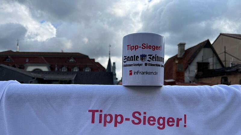 Ein Tippsieger-T-Shirt oder eine Tasse warten auf den Gewinner des Spieltages.