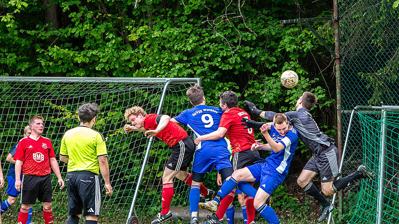 Die SpVgg Wonsees feiert die Meisterschaft in der A-Klasse 6 Kulmbach