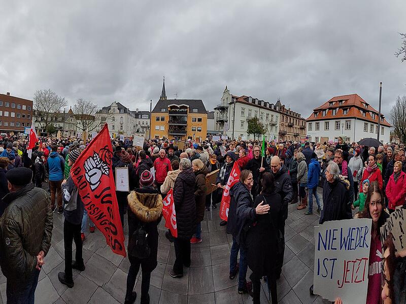 Demokratie Demo "Nie wieder ist jetzt in Bad KissingenDemokratie Demo "Nie wieder ist Jetzt" in Bad Kissingen