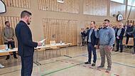 Bürgermeister Lorenz Beck vereidigt seine beiden Stellvertreter Bastian Markert (links) und Patrick WießnerPatrick Wießner (rechts). Bürgermeister Lorenz Beck vereidigt seine beiden Stellvertreter Bastian Markert (links) und Patrick WießnerPatrick Wießner (rechts).
