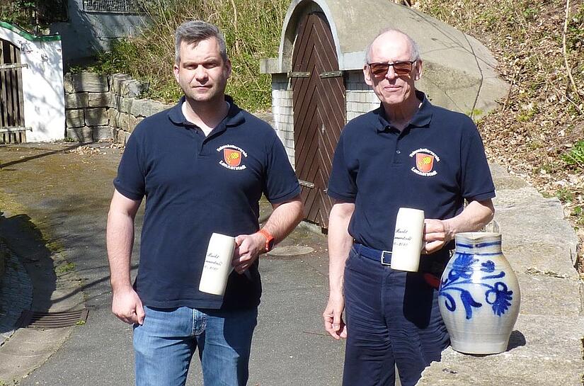Wolfgang und Detlef Knapp (von links) vom Felsenkellerverein in Lonnerstadt ist es wichtig, das Alte zu erhalten und das Neue zuzulassen. Wolfgang und Detlef Knapp (von links) vom Felsenkellerverein in Lonnerstadt ist es wichtig, das Alte zu erhalten und das Neue zuzulassen.