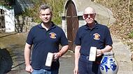 Wolfgang und Detlef Knapp (von links) vom Felsenkellerverein in Lonnerstadt ist es wichtig, das Alte zu erhalten und das Neue zuzulassen.