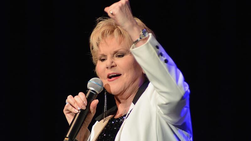Peggy March ist im Jahr 2023 auf einer großen Jubiläumstour, aus zweierlei Gründen: Sie wurde im März 75 Jahre alt. Zudem wurde ihr erster großer Hit 60 Jahre alt. Peggy March ist im Jahr 2023 auf einer großen Jubiläumstour, aus zweierlei Gründen: Sie wurde im März 75 Jahre alt. Zudem wurde ihr erster großer Hit 60 Jahre alt.