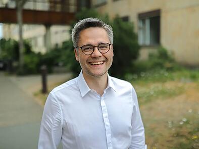 Martin Friesl ist Professor für Strategie und Organisation an der Fakultät für Wirtschaftswissenschaften der Otto-Friedrich-Universität Bamberg.