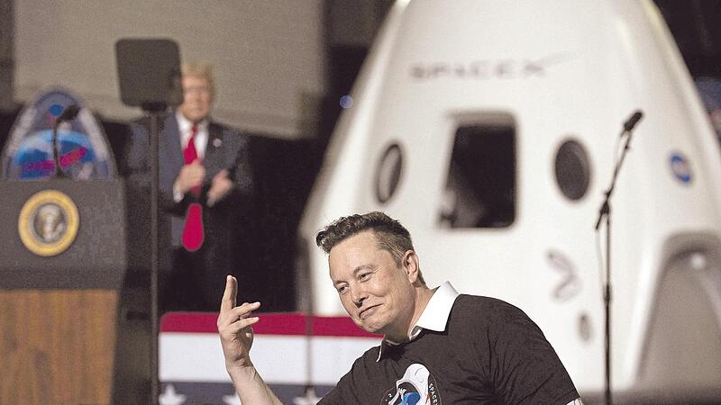 Der damalige US-Präsident Donald Trump zu Gast bei Elon Musk und seiner Weltraumfirma Space X. Heute kann der erneute Präsidentschaftskandidat auf die Unterstützung des Tech-Milliardärs setzen.