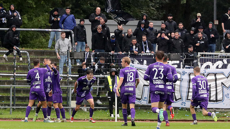 Jubel nach dem vorentscheidenden 2:0 durch den Bamberger Paul Kraußold.