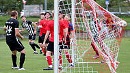 Das 1:0 für den FC Sand: Der Ball fällt Ralph Thomann (links) nach einer Ecke quasi vor die Füße und er hat keine Mühe, ihn ins Tor des TV Haßfurt zu schießen. Das 1:0 für den FC Sand: Der Ball fällt Ralph Thomann (links) nach einer Ecke quasi vor die Füße und er hat keine Mühe, ihn ins Tor des TV Haßfurt zu schießen.