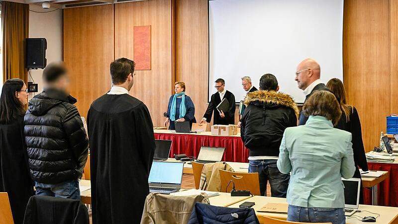 &Uuml;berraschung an Tag 7&nbsp; im W&uuml;rzburger Drogenprozess: Aussagen des mutma&szlig;lichen Anf&uuml;hrers der sechs Angeklagten brachte viele neue Aspekte ins Verfahren. Aus Platzgr&uuml;nden verhandelt das Landgericht W&uuml;rzburg im CVJM Heim in W&uuml;rzburg.