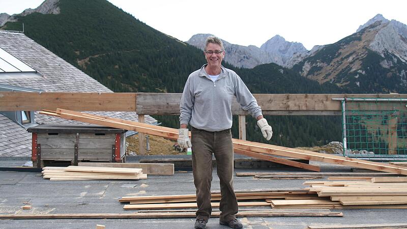 Hüttenwart Erich Lehenbauer in Aktion.