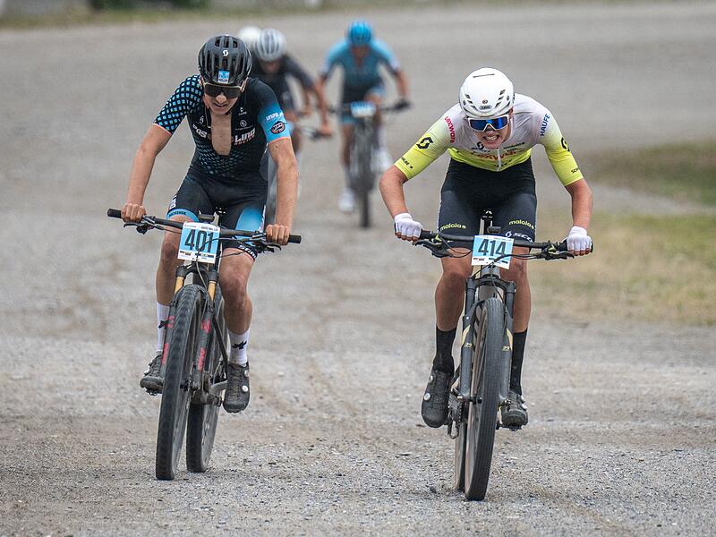 Der Kulmbacher Elias Hückmann sicherte sich beim Bikefestival in Basel im Sprint Platz 4 vor dem Schweizer Lewin Iten (links).
