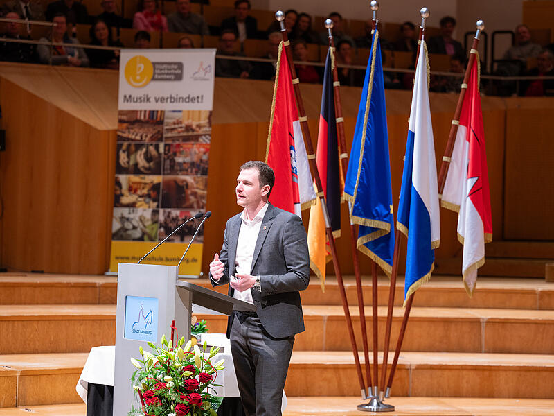 Neujahrsempfang der Stadt Bamberg 2024Neujahrsempfang der Stadt Bamberg 2024 „Bamberg ist im Basketball in Europa eine Nummer”: Bamberg Baskets-Geschäftsführer Philipp Höhne erinnerte an die Erfolge des Dinos der Basketball-Bundesligisten, etwa dass vier der 2023 Weltmeister gewordenen deutschen Basketballer in Bamberg ausgebildet wurden.