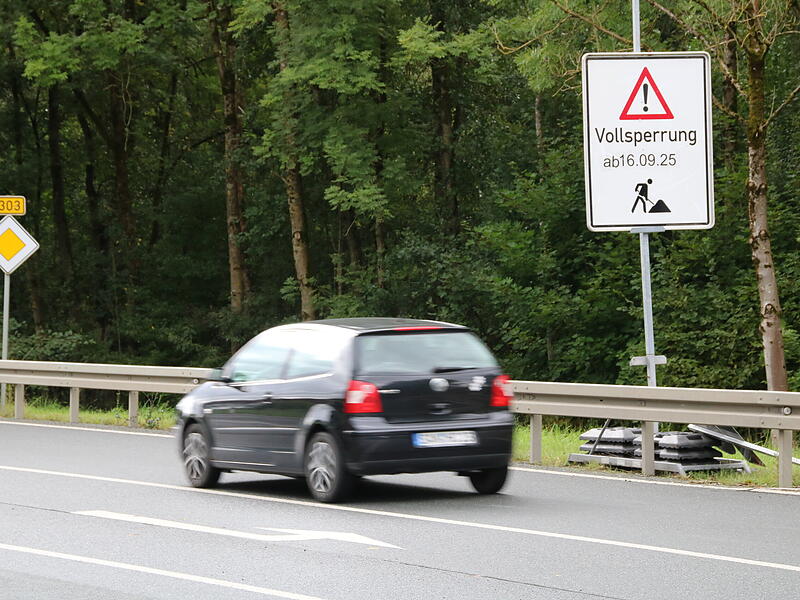 Noch kann auf der B 303 zwischen Kulmbach und Kronach gefahren werden - ab Dienstag, 16.09. sieht das anders aus: Der Streckenabschnitt zwischen Unterzaubach und Zettlitz wird wegen Baumaßnahmen voraussichtlich bis Ende November vollständig gesperrt werden.