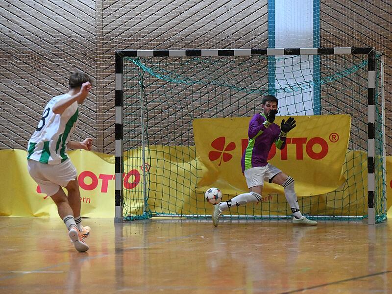 Im Finale der Kreismeisterschaft verlor die  SG Hofheim/Go&szlig;mannsdorf zwar im Neunmeterschie&szlig;en, qualifizierte sich aber als Zweiter f&uuml;r die Bezirksendrunde am Freitag in Rimpar.