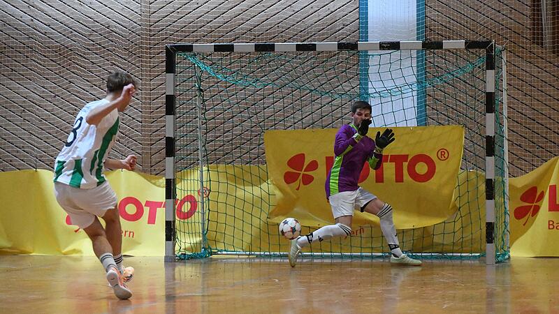 Im Finale der Kreismeisterschaft verlor die  SG Hofheim/Go&szlig;mannsdorf zwar im Neunmeterschie&szlig;en, qualifizierte sich aber als Zweiter f&uuml;r die Bezirksendrunde am Freitag in Rimpar.