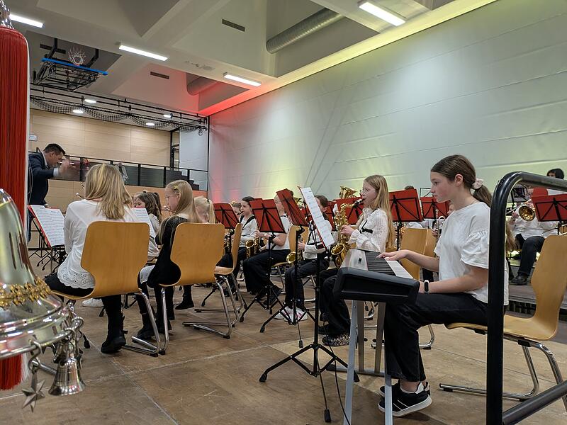 Das Vororchester spielte als zweites.