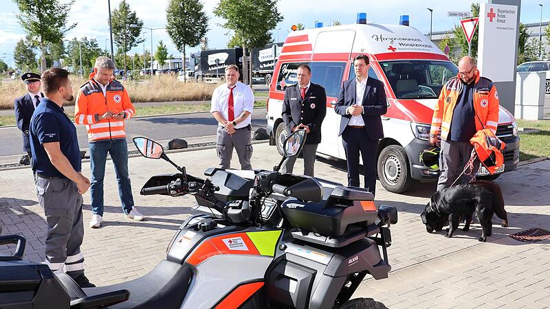 Prominenter Besuch bei der Pr&auml;sentation des Quad.