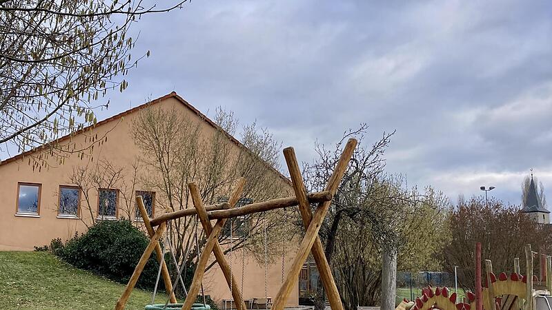 Hier müsste dringend angebaut werden, aber es ist noch nicht geklärt, wer die zusätzlichen Baukosten übernimmt: die Stadt oder der kirchliche Träger? Hier müsste dringend angebaut werden, aber es ist noch nicht geklärt, wer die zusätzlichen Baukosten übernimmt: die Stadt oder der kirchliche Träger?