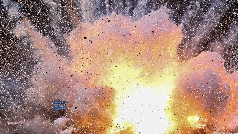 Beim Schnelltest in Kupferberg kann man explosive Erlebnisse haben. Symbolbild: Patrick Pleul/dpa Beim Schnelltest in Kupferberg kann man explosive Erlebnisse haben. Symbolbild: Patrick Pleul/dpa