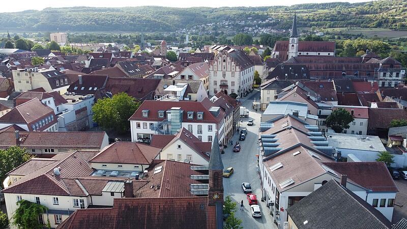 In der Bahnhofstraße in Hammelburg gilt aktuell Tempo 20. Eine Umwandlung zur Fußgängerzone ist nicht geplant. In der Bahnhofstraße in Hammelburg gilt aktuell Tempo 20. Eine Umwandlung zur Fußgängerzone ist nicht geplant.