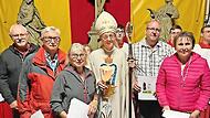 Geehrt wurden (von links) Martin Schaupp (25 Jahre), Peter Hart (40 Jahre), Irmgard Franz (40 Jahre), Erzbischof emeritus Dr. Ludwig Schick (Bamberg), Michael Stöth (25 Jahre), Rosemarie Stöth (40 Jahre).