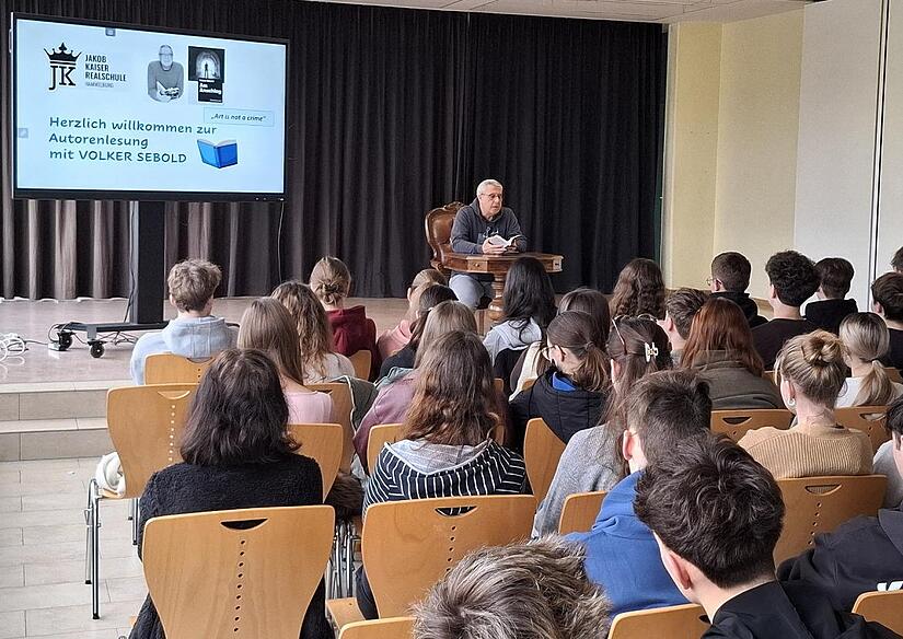 Volker Sebold liest aus seinem Kriminalroman „Am Anschlag“. Volker Sebold liest aus seinem Kriminalroman „Am Anschlag“.