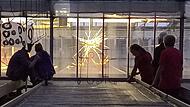 Nach der Lesung wurde das Kunstwerk begehbar, die Glash&auml;user als Raum im Rahmen des Projektes &bdquo;Glasshouse bootcamp&ldquo; sp&uuml;rbar.