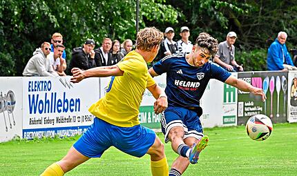 M&ouml;nchr&ouml;dens Luca Schreiber zieht ab. Nach zwei Spielen steht erst ein Treffer auf dem TSV-Konto.Hagen Lehmann