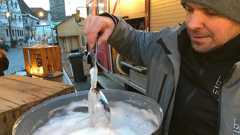 Brauer Mathias Hoehn setzt regelmäßig einen Sud Glühbier an Brauer Mathias Hoehn setzt regelmäßig einen Sud Glühbier an