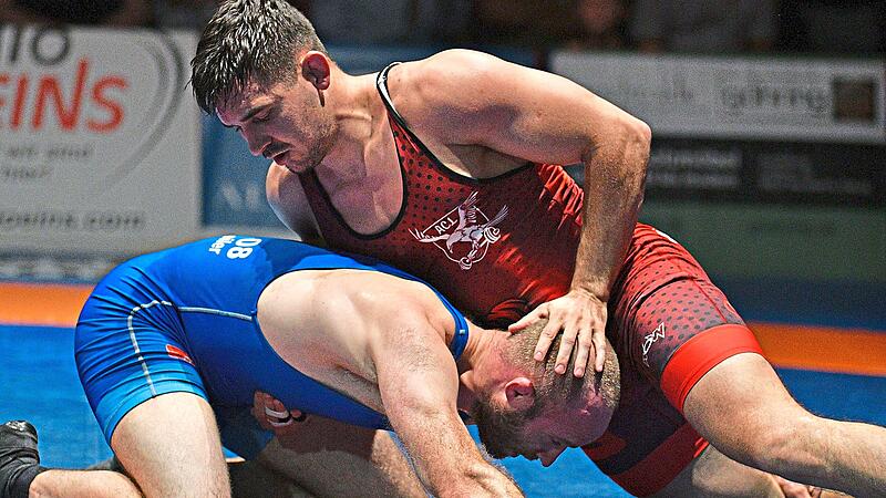 Bundesliga-Ringen Die Lichtenfelser Bundesliga-Ringer Daniel Sartakov (rot) und Mathias Schwarz sind am Samstag beim amtierenden Meister Wacker Burghausen gefordert.
