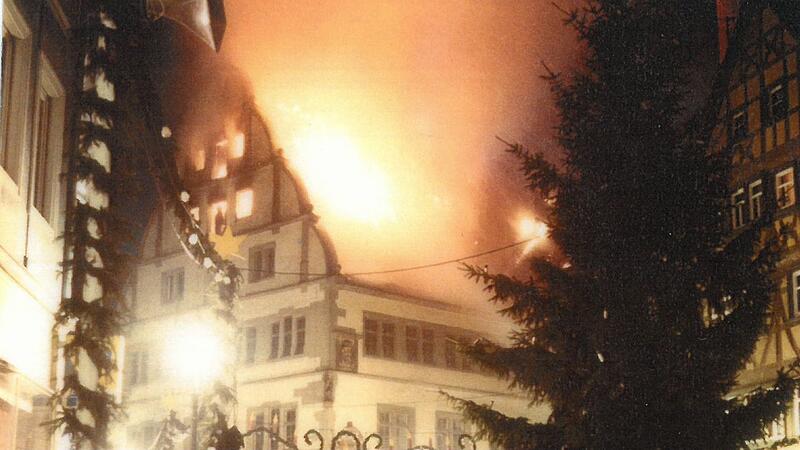 Der Kitzinger Rathausbrand in der Silvesternacht 1984.