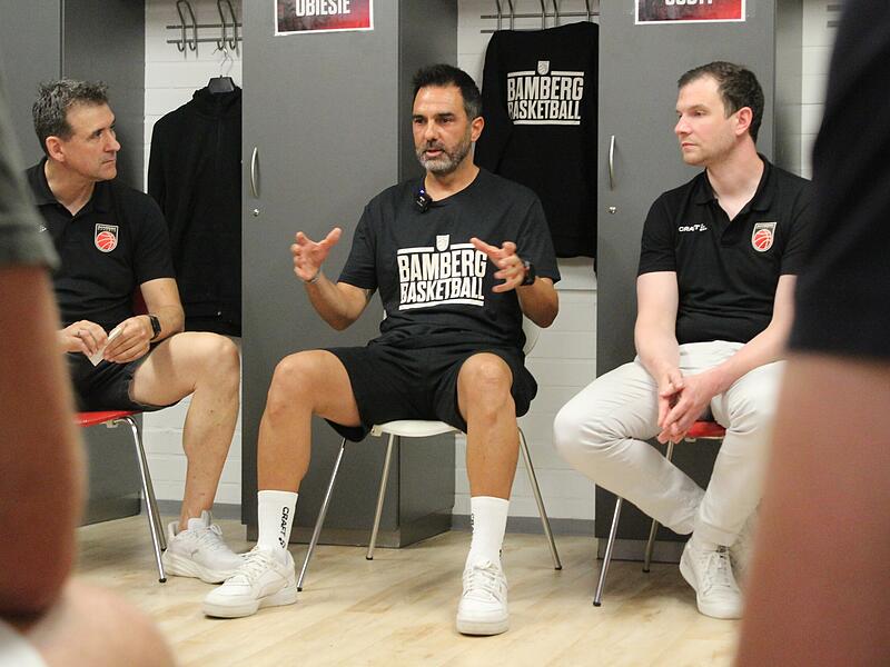 Die Bamberg Baskets haben zu einem Locker Room Talk mit ihrem neuen Coach Jesús Ramírez geladen. Die Bamberg Baskets haben zu einem Locker Room Talk mit ihrem neuen Coach Jesús Ramírez geladen.