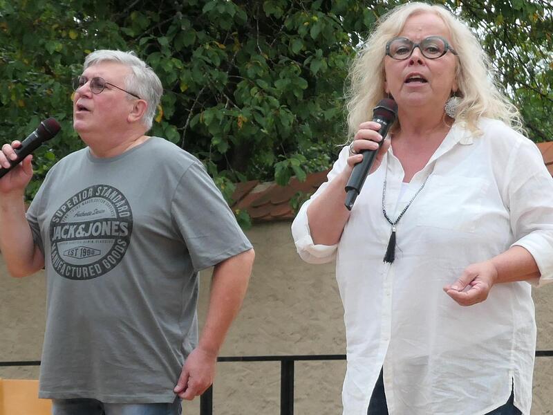 Das Musik-Duo Gitty & Reiner aus Lichtenfels sang selbst verfasste Lieder.