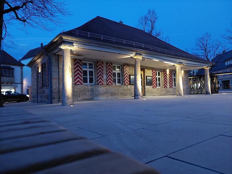 Neues Leben in der Alten Wache? Wer die Gastronomie am Paradeplatz künftig übernehmen will, bleibt nach wie vor im Dunklen.