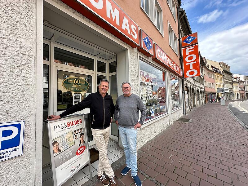 Foto Thomas Bamberg schlie&szlig;t