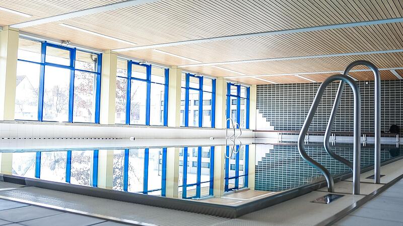 Das Knetzgauer Bad ist seit Fasching wegen Reparaturen geschlossen. An Ostern soll es wieder geöffnet werden. Es ist die einzige Schwimmgelegenheit mit öffentlichen Zeiten im südlichen Landkreis. Die Frage ist, wie lange es noch betrieben werden kann: Die Schaltschränke machen Stress.