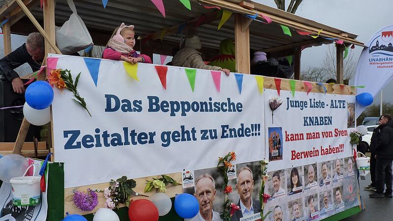 Trotz widrigsten Wetters s&auml;umten am Faschingsdienstag Tausende die Stra&szlig;en, um den H&ouml;chstadter Gaudiwurm zu bestaunen