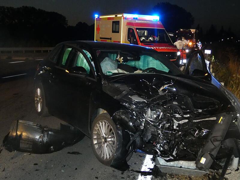 Ein schwerer Unfall ereignet sich am Sonntagabend auf der St 2276, kurz nach der Haßfurter Flutbrücke, Ursache  offenbar Vorfahrtsmissachtung.