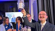 Beim Wahlkampfauftakt der Coburger CSU bekam OB-Kandidat Hans-Herbert Hartan eine Kaffeetasse mit seinem eigenen Konterfei geschenkt.