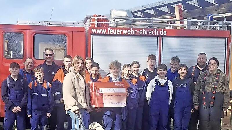Die jungen Feuerwehrleute aus Ebrach-Gro&szlig;gressingen besuchten das Bamberger Tierheim, um eine Spende zu &uuml;berreichen. Sie bekamen eine F&uuml;hrung durch diese Einrichtung.