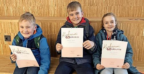 Friedrich und Ludwig B&ouml;rner sowie Sara R&ouml;hricht sind stolze Kinder-Uni-Studis.