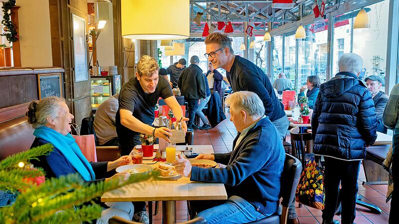 Der neue Chef im Luitpold Bamberg: Markus P&ouml;tter (stehend rechts) hat viel vor.