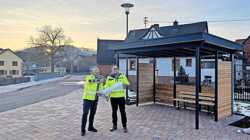 Bauhofleiter Gerold Stadler (links) und Bürgermeister Florian Atzmüller. Bauhofleiter Gerold Stadler (links) und Bürgermeister Florian Atzmüller.