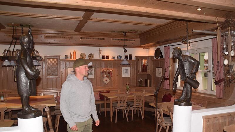 Die Figuren des Künstlers Theophil Steinbrenner sehen derzeit nur Christian Zimmermann. Sie würden gerne wieder viele Gäste begrüßen. Die Figuren des Künstlers Theophil Steinbrenner sehen derzeit nur Christian Zimmermann. Sie würden gerne wieder viele Gäste begrüßen.